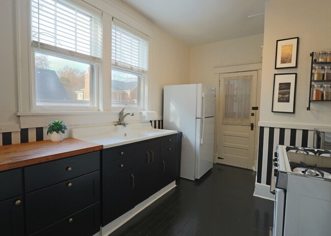 Building Photo - 1720 Harbert Ave