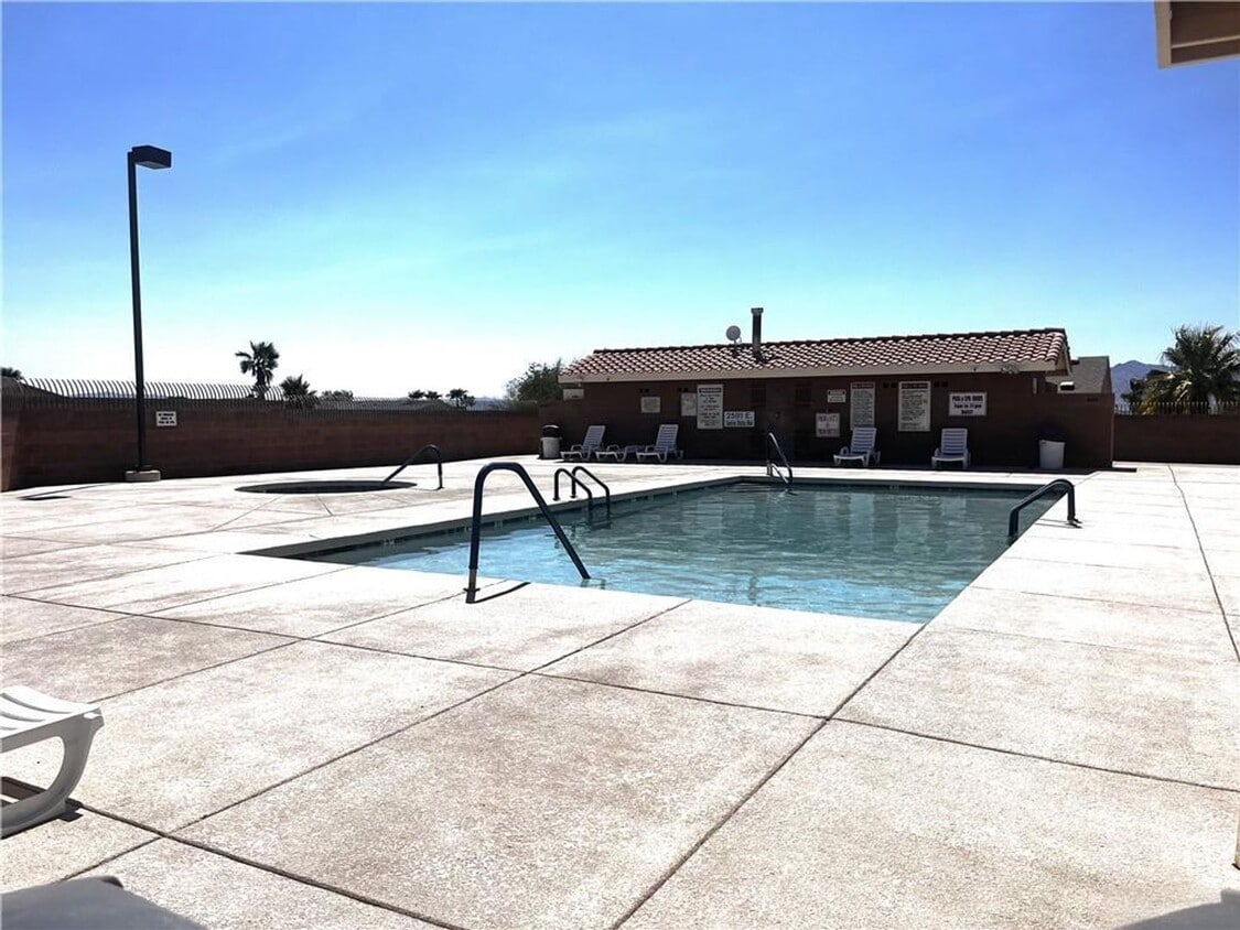 Building Photo - Clean 2 bedroom/2bth home in Sunrise Vistas