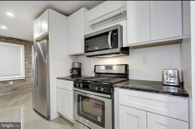 Building Photo - 400 M St NW