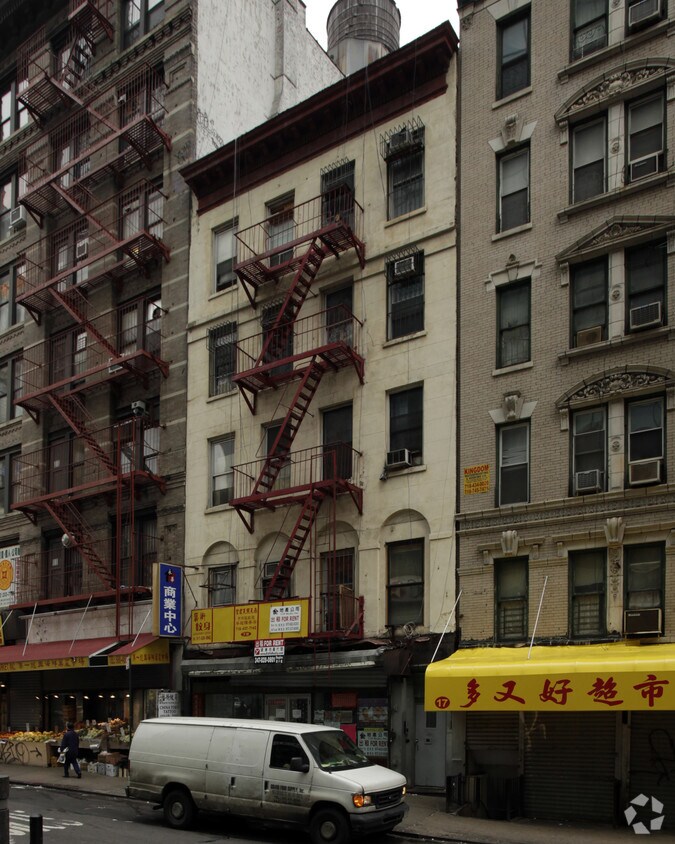 Building Photo - 15 Catherine St