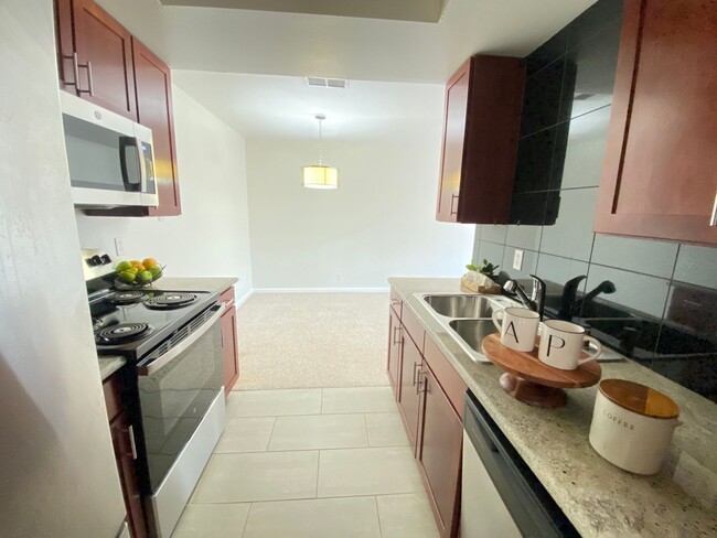 Building Photo - Advent - Low Deposit Two Bedroom Condo W/ ...