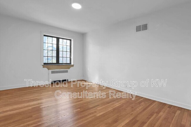 Foto del edificio - 451 E Town St