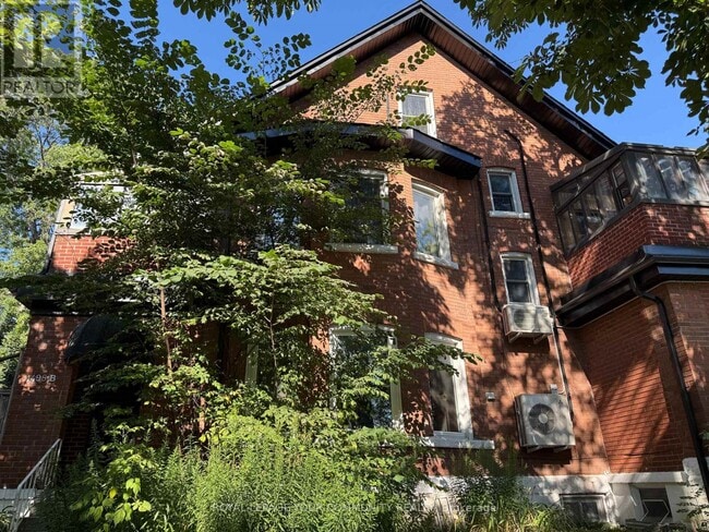 Building Photo - 1498 King St W