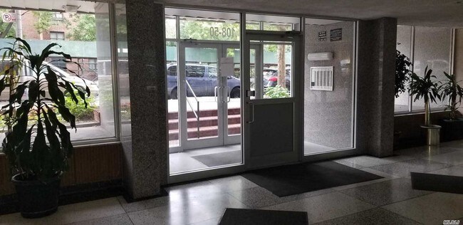 Foto del edificio - 108-50-108-62 62nd Dr