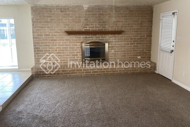 Building Photo - 2126 Briarcrest Dr