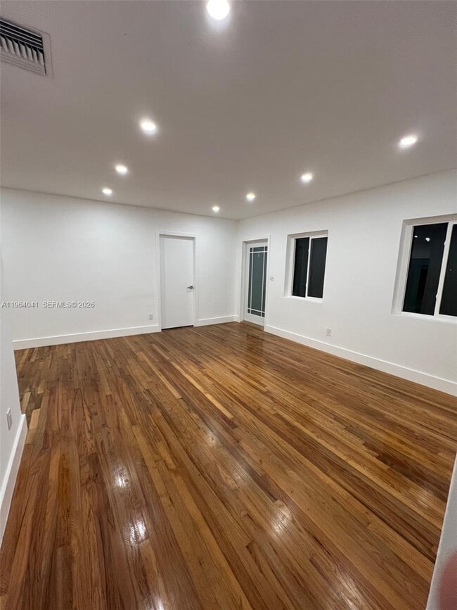 Foto del edificio - 424 Lavilla Dr