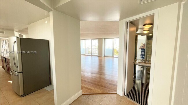 Foto del edificio - 3703 NE 166th St