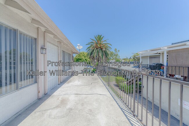Foto del edificio - 2726 W Orion Ave