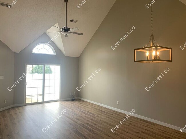 Foto del edificio - 4610 Twin Hickory Lake Dr