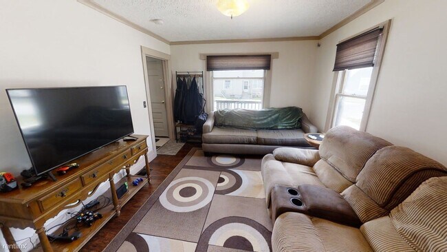 Building Photo - 4 br, 1 bath Duplex - 416 Olive St Unit 1