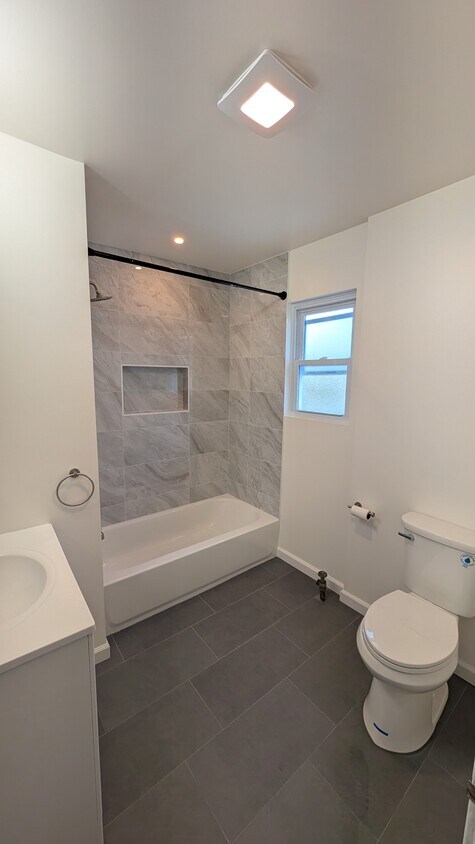 Baño - 147 Locust St