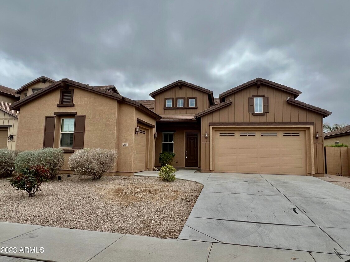 Primary Photo - 2681 E Iris Dr