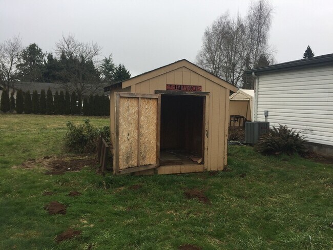 Building Photo - 1 acre lot w/manufactured home
