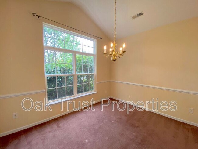 Building Photo - 119 Speer St
