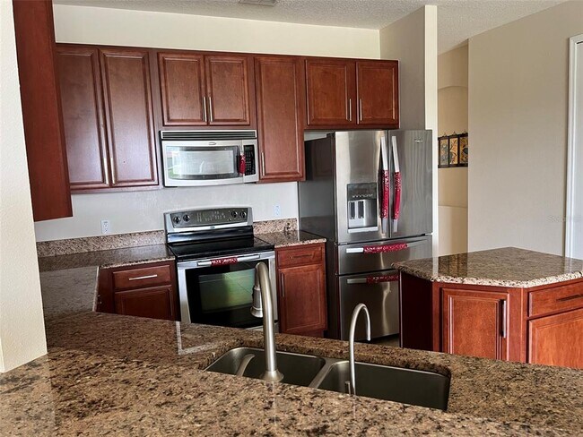 Foto del edificio - 3817 Golden Feather Way