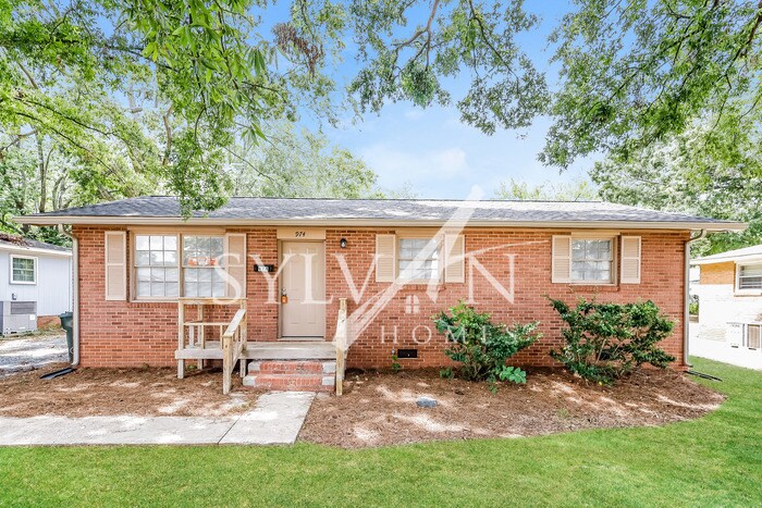 Primary Photo - Come view this charming 3BR 1BA brick home