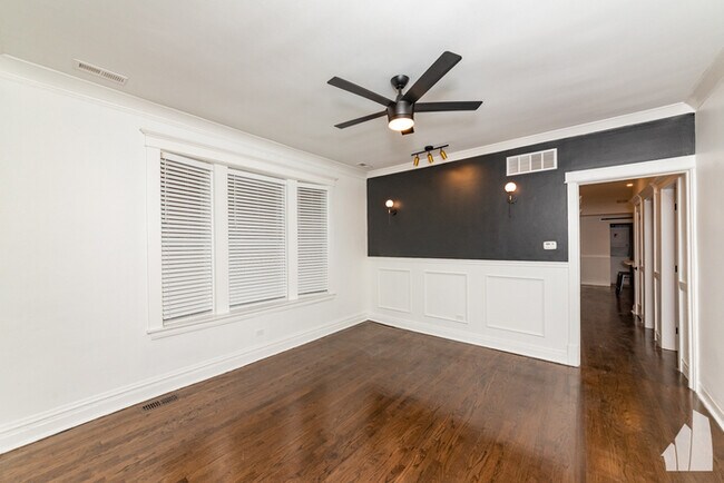 Building Photo - 3319 W Belden Ave