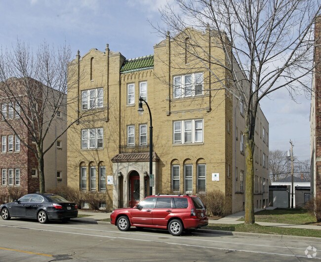 Foto principal - 3825 N Oakland Ave