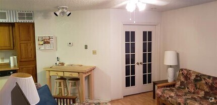 Building Photo - 2301 Balsam Dr