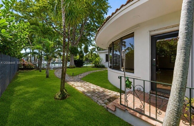 Building Photo - 540 S Shore Dr