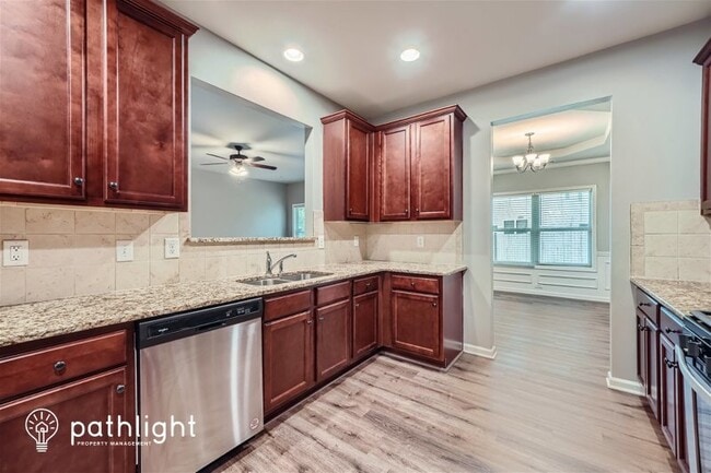 Building Photo - 4089 Lake Manor Way