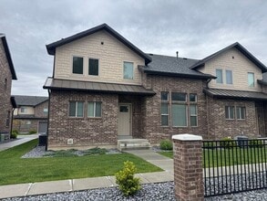 Building Photo - 140 Fenway Flds Dr