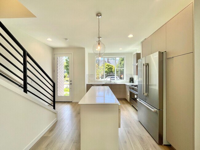 Building Photo - Brandnew Townhome for rent