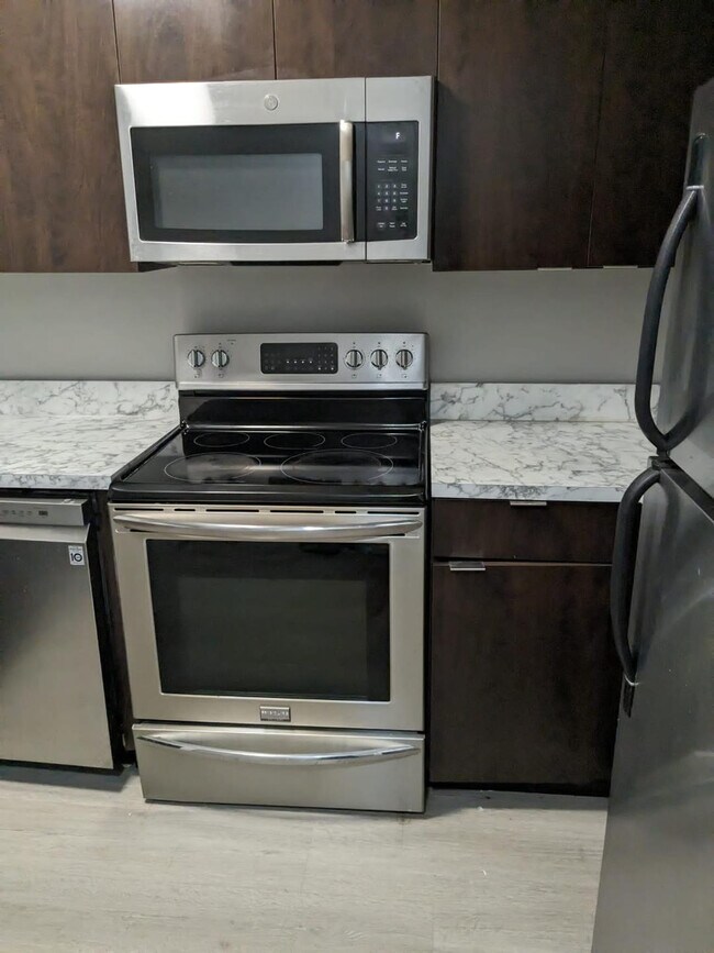 Foto del edificio - 617 Ixoria Ave