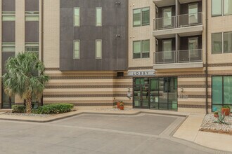 Building Photo - Park West