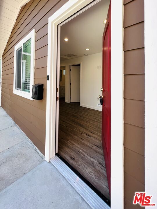 Foto del edificio - 332 W California Ave