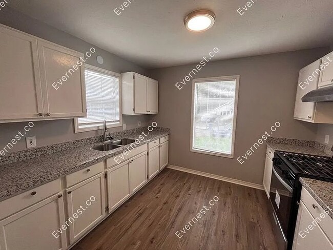 Building Photo - 320 McTyere Ave