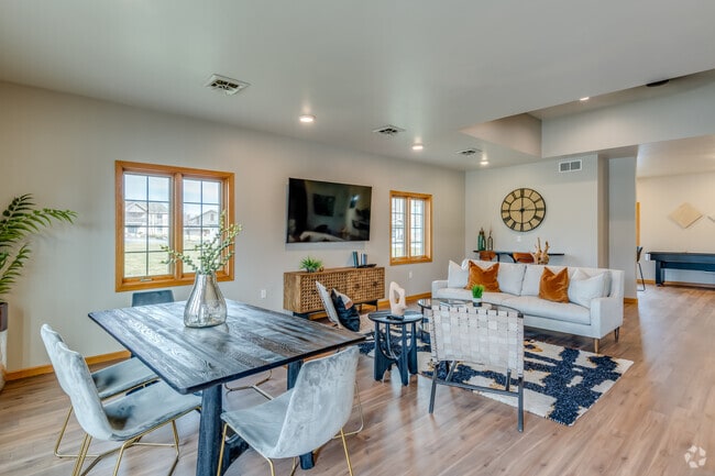 2 BR, 2 BA - 1,108SF - Fountain Park Apartments