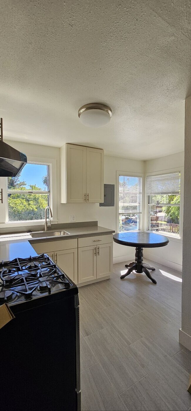Building Photo - Enchanting & Sunlit Upstairs Unit – Recent...