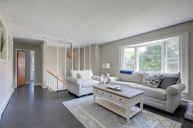 Building Photo - 132 Ruggles Ave
