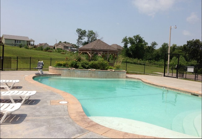 Building Photo - Beautiful Miller Ranch Town-Home with Open Floor Plan! Available Now!