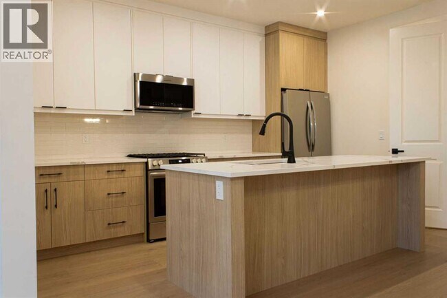 Photo du bâtiment - 1512-1521 21 Ave NW