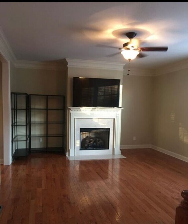 Building Photo - Beautiful Townhome in Peachtree City