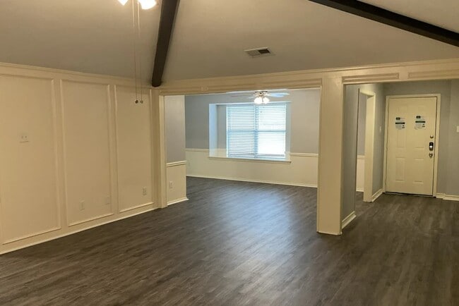 Building Photo - 4014 Double Oak Ln