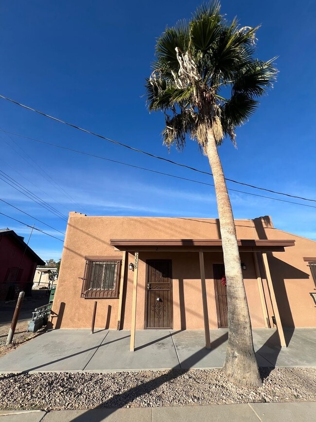 Building Photo - 2208 S 5th Ave