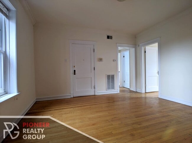 Building Photo - 3000 N Whipple St