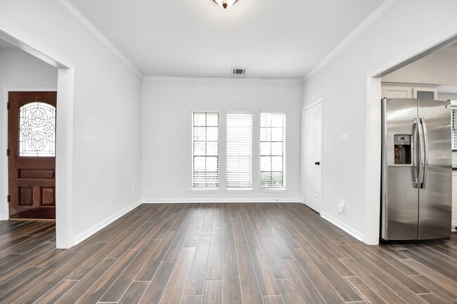 Foto del edificio - 5310 Oak Cove Dr