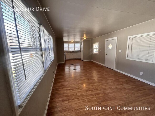 Building Photo - 9 Larkspur Dr