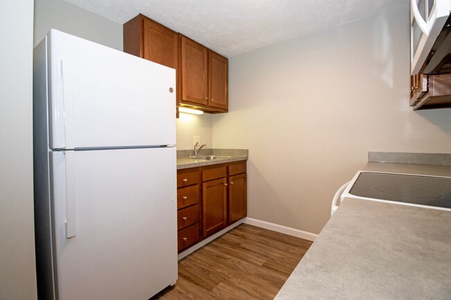 Building Photo - One Bedroom Apartment