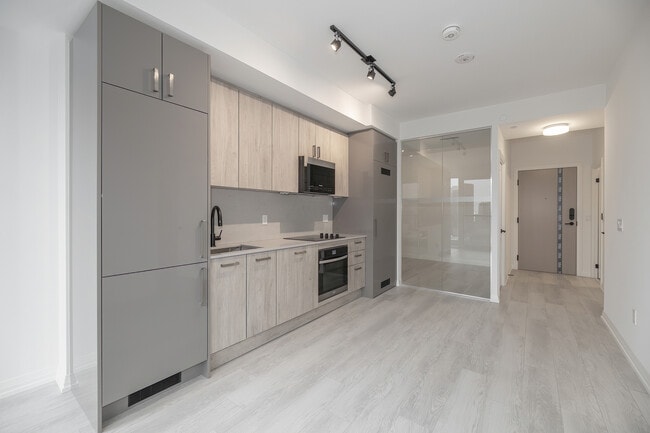 Building Photo - 280 Dundas St W