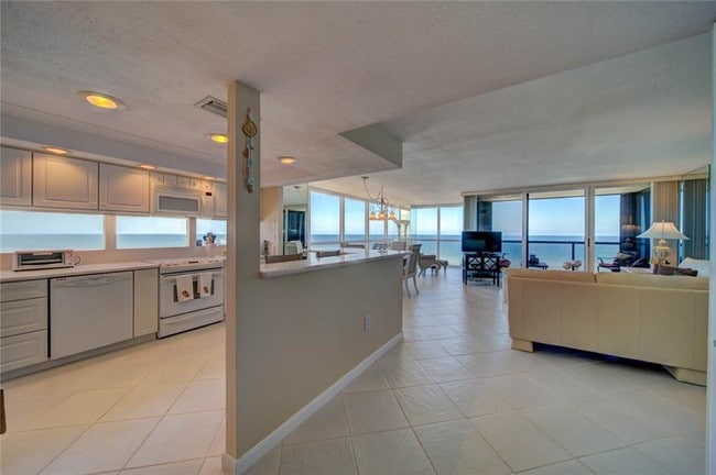 Building Photo - 10410 S Ocean Dr