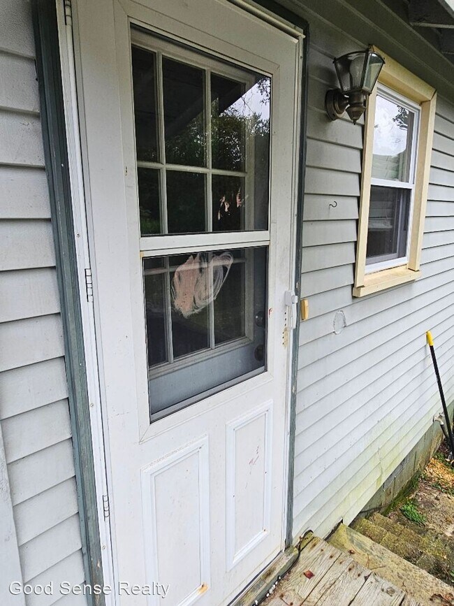 Building Photo - 3 br, 1 bath House - 123 Winburn St.