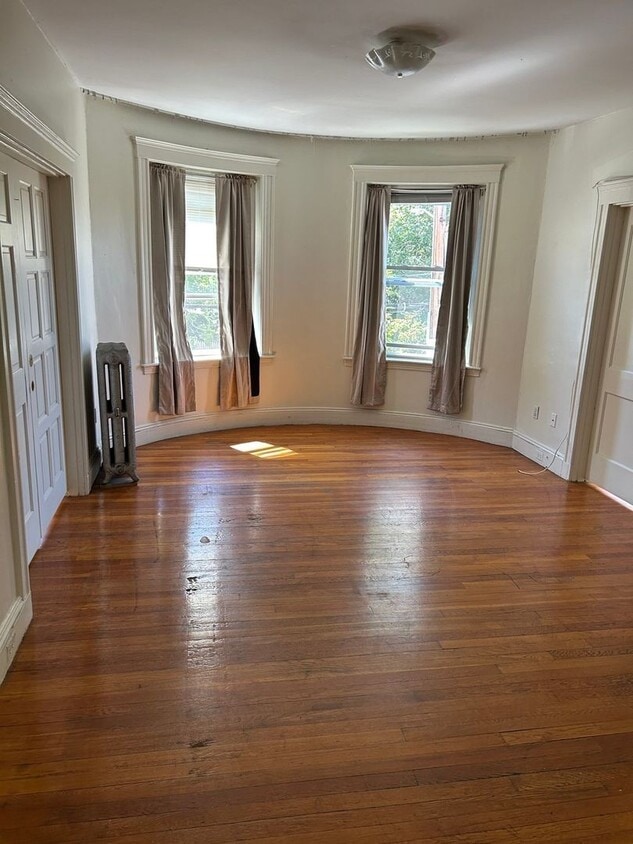 4-bed + 2-bath Washington Square Brookline - 2-bed Washington Square