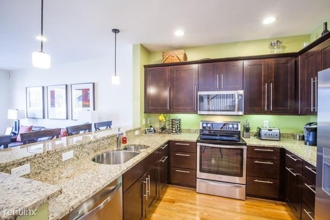 Building Photo - 2 br, 2.5 bath Townhome - 752 Delta 4 Unit 4