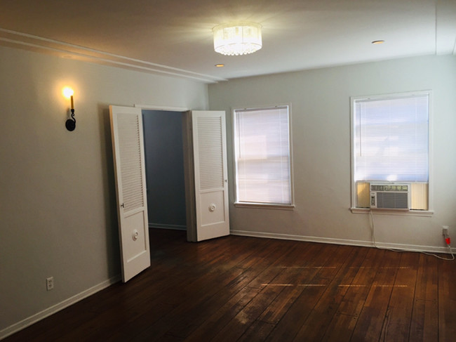 Building Photo - 462 N Orange Grove Ave