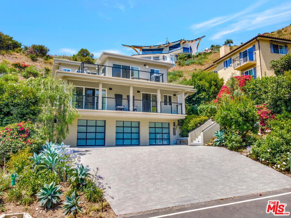 Primary Photo - 3859 Rambla Pacifico St